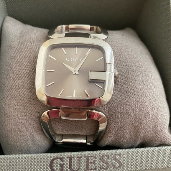 Gucci watch woman’s - Picture 1 of 9